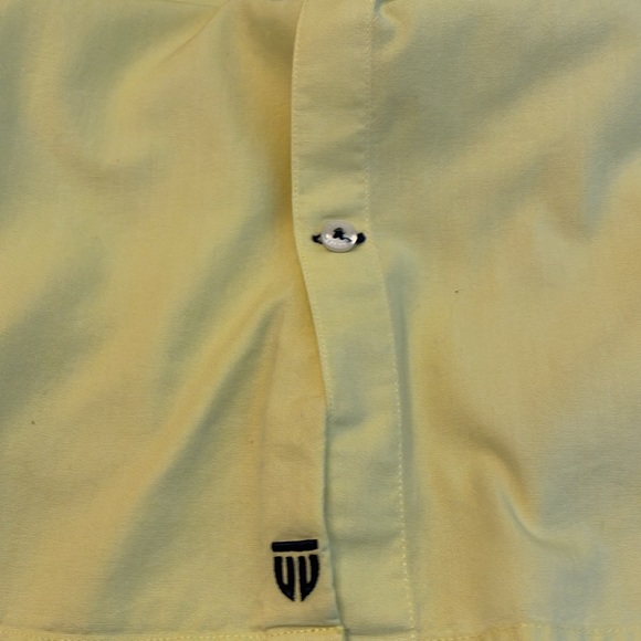 Such a cool men’s summer/ fall long sleeve shirt. - Picture 4 of 5